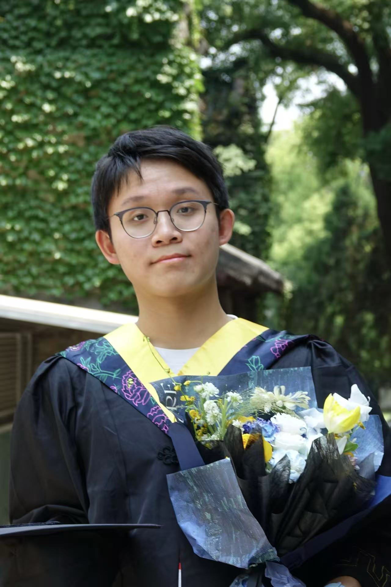 Rong-Xi Tan at graduation